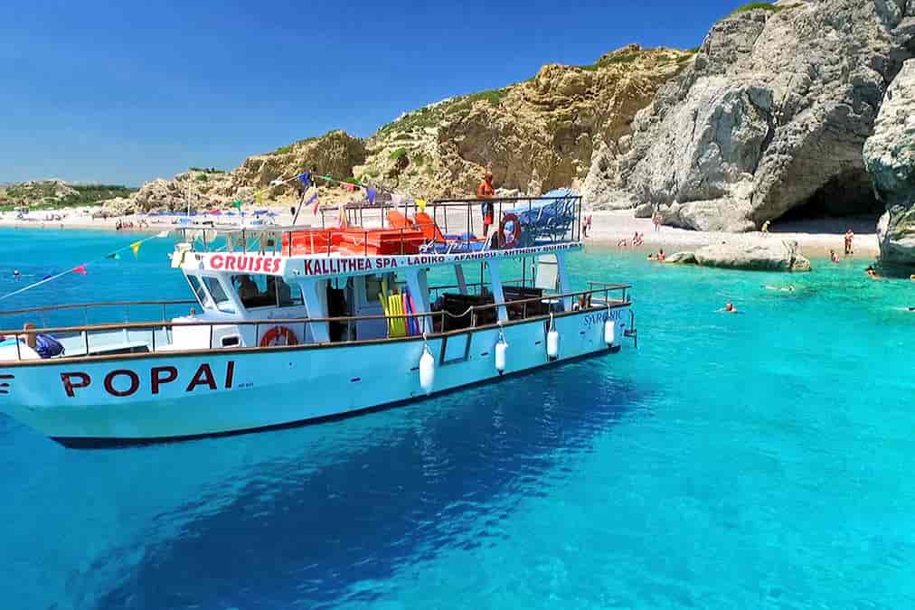 Gita in barca alle baie di Anthony Quinn e Kallithea e alla grotta di Traganou