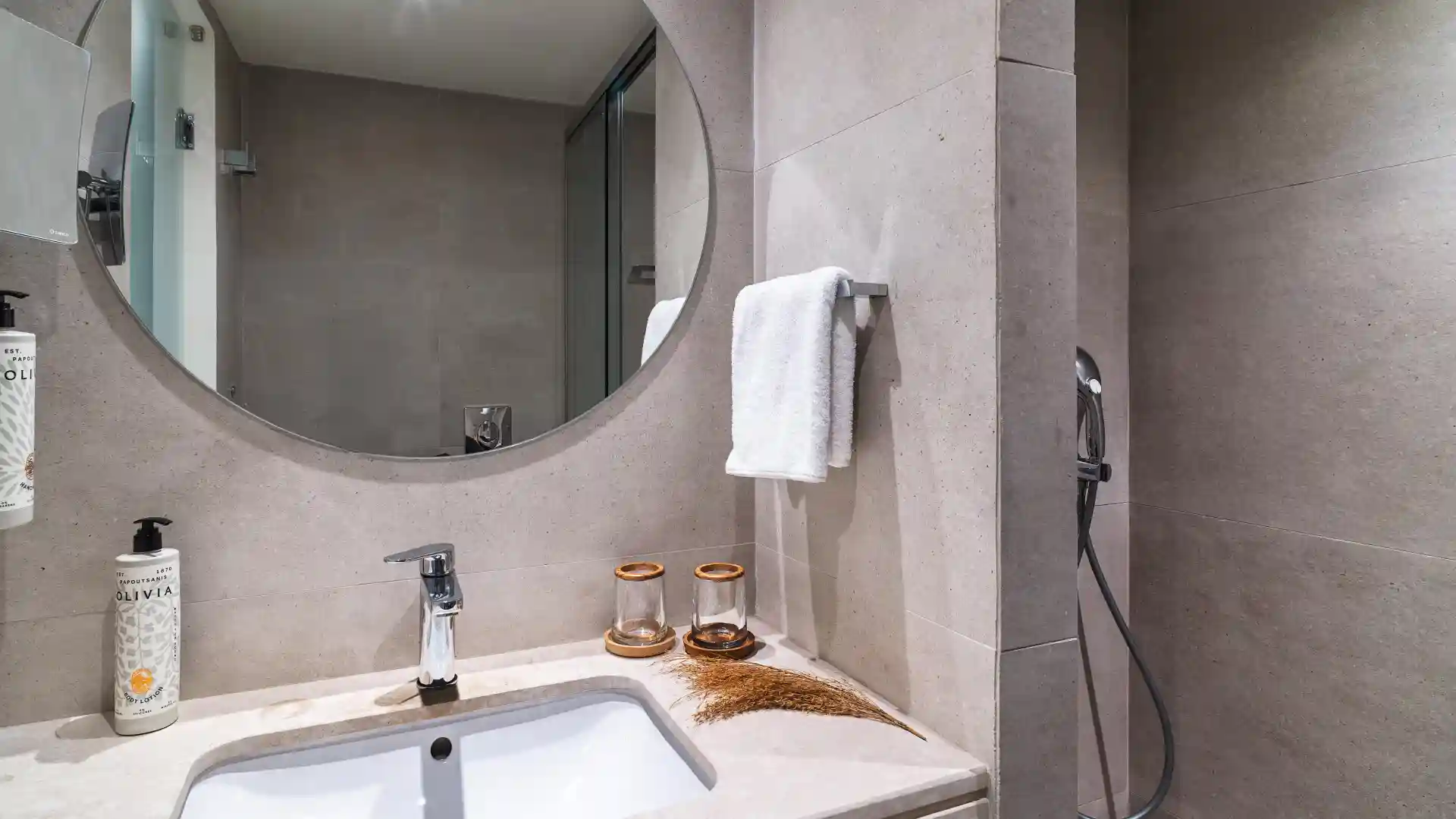 Deluxe Room Pool View