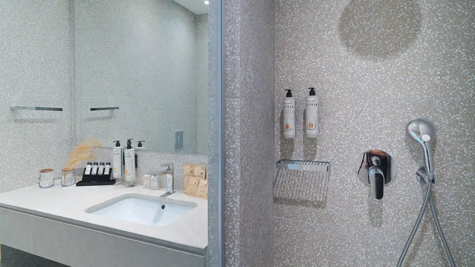 Deluxe Swim up Suite - Two Swim Up Rooms Interconnected