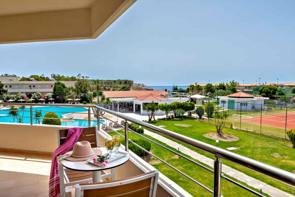 Camera Doppia con Piscina e Vista Mare